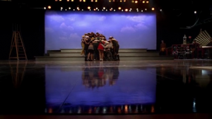 Glee - 3x07/08 I kissed a Girl & Hold on to Sixteen