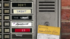 Don't Trust the B. in Apartment 23 - 1x01 Pilot