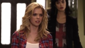 Don't Trust the B. in Apartment 23 - 1x01 Pilot