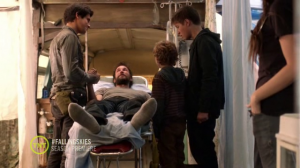 Falling Skies - 2x01/02 Worlds Apart & Shall We Gather At The River