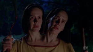 American Horror Story - 4x01 Monsters Among Us