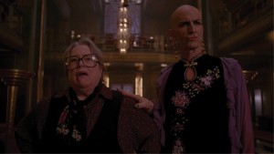American Horror Story: Hotel – 5×02/03 Chutes And Ladders & Mommy