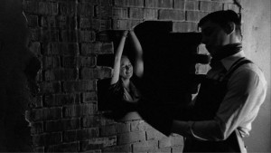 American Horror Story: Hotel – 5×02/03 Chutes And Ladders & Mommy