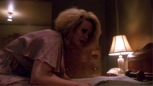 American Horror Story: Hotel – 5×02/03 Chutes And Ladders & Mommy