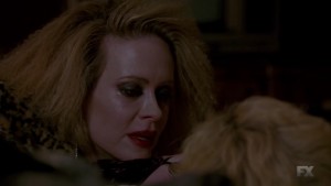 American Horror Story: Hotel - 5x01 Checking In